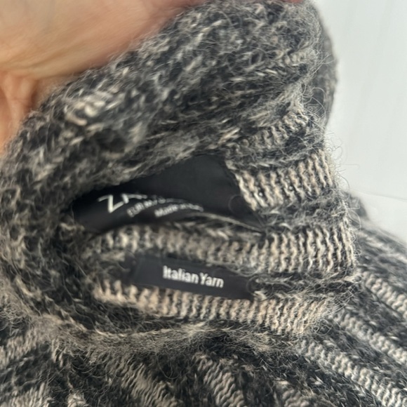 Cozy ZARA KNIT Italian Yarn Poncho OS - Picture 5 of 6